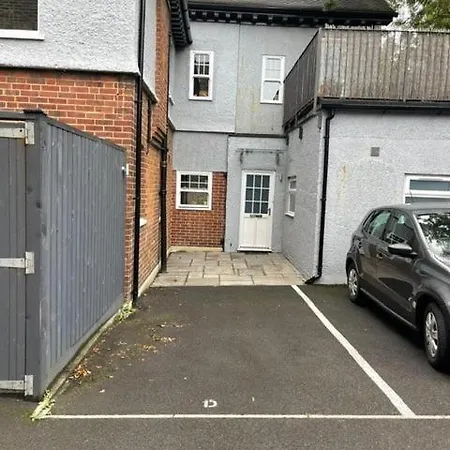 Stunning Flat With Parking Free Near Sutton Station Apartment Cheam Exterior photo