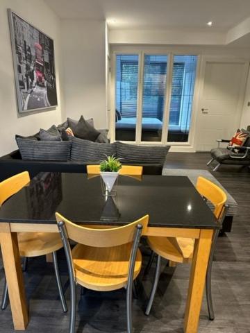 Apartment Stunning Flat With Parking Free Near Sutton Station Cheam