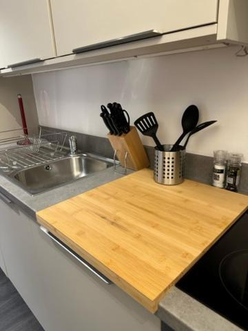 Stunning Flat With Parking Free Near Sutton Station * Cheam