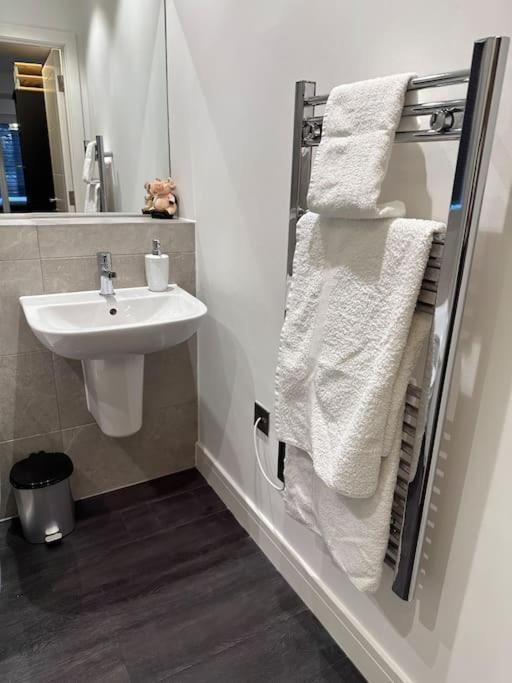 Stunning Flat With Parking Free Near Sutton Station