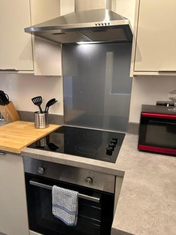 Stunning Flat With Parking Free Near Sutton Station Apartment