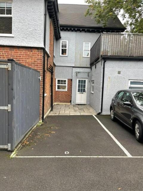Stunning Flat With Parking Free Near Sutton Station * Cheam